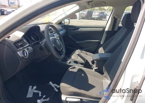 2017 Volkswagen Passat 1.8T S z USA, uszkodzony, nr VIN 1VWAT7A39HC085957